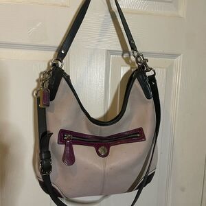 Coach Pebbled Leather Beige shoulder/Hobo Bag navy blue & burgundy straps & trim